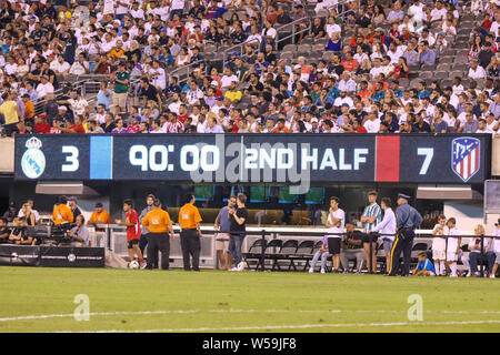 Le 26 juillet 2019, à l'Est Runtherford, New Jersey, United States : tableau de bord montre les résultats du Real Madrid et l'Atletico Madrid au cours de l'International Champions Cup match au stade MetLife à East Rutherford dans le United States le vendredi soir. Crédit : William Volcov/ZUMA/Alamy Fil Live News Banque D'Images