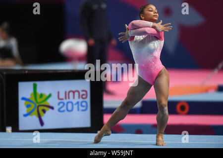 24 juillet 2019, Lima, Pérou : FLAVIA SARAIVA pratiques du Brésil sur le sol au cours de l'exercice formation podium avant la compétition tenue à la Jose Carlos Villa El Salvador à Lima, Pérou. Credit : Amy Sanderson/ZUMA/Alamy Fil Live News Banque D'Images