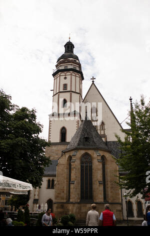 L'extérieur de la Thomaskirche (église St Thomas) à Leipzig, en Allemagne, une église gothique célèbre pour son chanteur, J. S. Bach. Banque D'Images