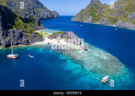 Vue aérienne de l'île Tapiutan, El Nido, Palawan, Philippines Banque D'Images
