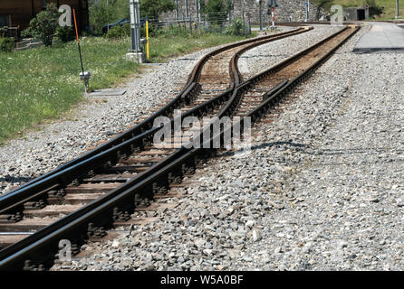 Close up of a Narrow Gauge Railroad track mettre le Coire - Arosa train line en Suisse Banque D'Images