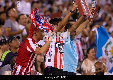 East Rutherford, NJ - Juillet 26, 2019 : l'Atletico Madrid fans célébrer au cours de match contre le Real Madrid dans le cadre du tournoi de la CPI au stade Metlife Atletico a gagné 7 - 3 Banque D'Images