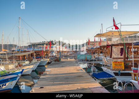 Bateaux à marina dans Uçagiz village de Kekova en Turquie Banque D'Images