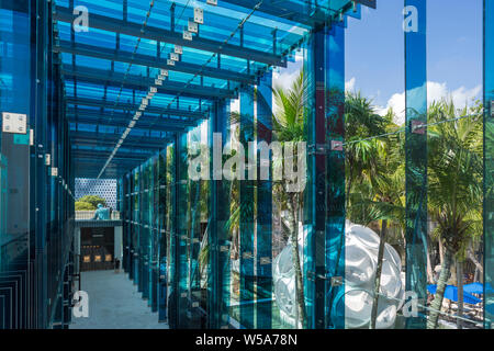 Oeil de mouche DOME (©Buckminster Fuller INST 2014) PALM COURT (©SB ARCHITECTS 2018) MIAMI DESIGN DISTRICT MIAMI FLORIDA USA Banque D'Images