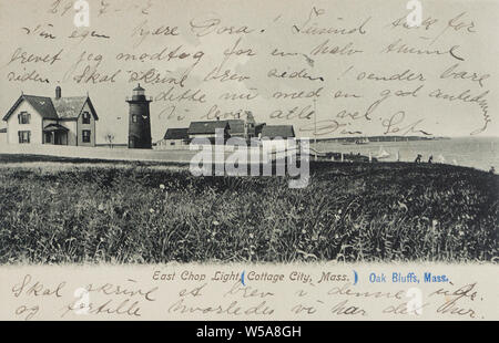 East Chop Light à Oak Bluffs, Massachusetts USA, en vedette dans un vintage postcard from ca 1908 Banque D'Images