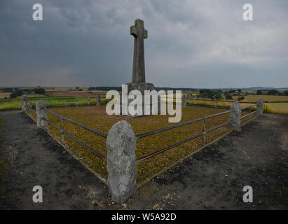 Le monument aux morts de la bataille de Flodden entre l'anglais et écossais en 1513 qui a vu une grande victoire anglaise et James IV fut tué. Banque D'Images