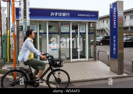 Mizuho Bank ATM dans Tokyo Japon Banque D'Images