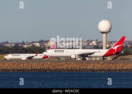 Avion de Boeing 767 de Qantas sur le tarmac de l'aéroport de Sydney. Banque D'Images