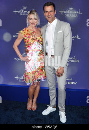 BEVERLY HILLS, LOS ANGELES, CALIFORNIE, USA - 26 juillet : Debbie Matenopoulos et Cameron Mathison arrivent à l'Hallmark Channel et marque les films et les Mystères de l'été 2019 le TCA Press Tour qui a eu lieu à une résidence privée le 26 juillet 2019 à Beverly Hills, Los Angeles, Californie, États-Unis. (Photo par Xavier Collin/Image Press Office) Banque D'Images