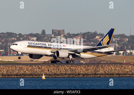 Singapore Airlines Boeing 777 à l'atterrissage à l'aéroport de Sydney. Banque D'Images