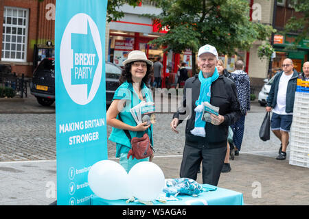 Brentwood Essex 27 juillet 2019 Brexit La journée d'action du parti ; un décrochage à Brentwood High Street faire connaître la partie Brexit Ian Davidson Crédit/Alamy Live News Banque D'Images