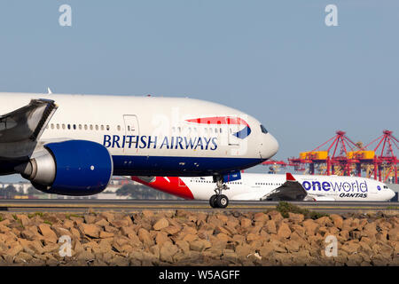 British Airways Boeing 777 grand avion de décoller de l'aéroport de Sydney. Banque D'Images