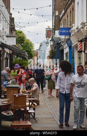 Londres, UK - juillet 2019. Flask Walk, une rue piétonne caractéristique dans le foyer d'Hampstead, quartier résidentiel dans le nord de Londres. Banque D'Images