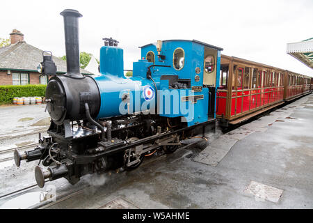 Le 1918 0-4-0WT A 'hot rod' loco vapeur à Tywyn Wharf gare sur la Talyllyn - le premier chemin de fer du patrimoine préservé, Gwynedd, Pays de Galles, Royaume-Uni Banque D'Images