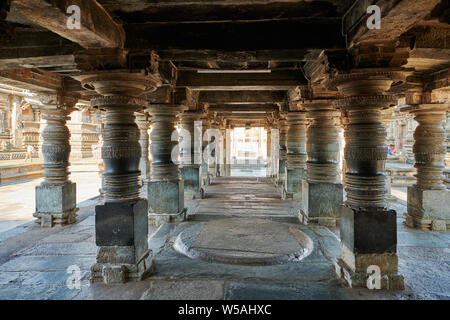 Interior shot de Chennakesava temple, Belur temple de Jain, Hassan, Karnataka, Inde Banque D'Images