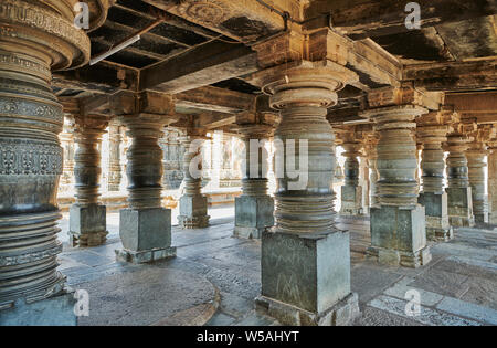 Interior shot de Chennakesava temple, Belur temple de Jain, Hassan, Karnataka, Inde Banque D'Images