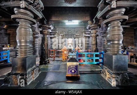 Interior shot de Chennakesava temple, Belur temple de Jain, Hassan, Karnataka, Inde Banque D'Images