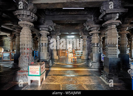 Interior shot de Chennakesava temple, Belur temple de Jain, Hassan, Karnataka, Inde Banque D'Images