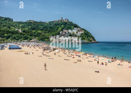 Les plages d'Ondarreta et Kontxa sur baie de La Concha à San Sebastian en Espagne Banque D'Images