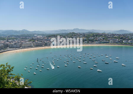 Les plages d'Ondarreta et Kontxa sur baie de La Concha à San Sebastian en Espagne Banque D'Images