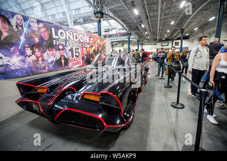 Londres - le 27 juillet 2019 : la Batmobile 1966 est sur l'affichage au cours de la London Film & Comic Con 2019 à l'Olympia Exhibition Centre, 75015. Utilisez uniquement éditoriale Banque D'Images