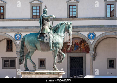 Ferdinand de Médicis statue équestre (par Giambologna et Pietro Tacca, 1608) dans la région de Piazza Santissima Annunziata, Florence. Banque D'Images