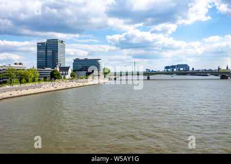 COLOGNE, ALLEMAGNE - le 12 mai : bord du Rhin à Cologne, Allemagne, le 12 mai 2019. Banque D'Images