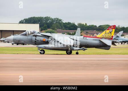 La Marine espagnole EAV-8B Harrier II Plus capturés à la 2019 Royal International Air Tattoo à Fairford de la RAF. Banque D'Images