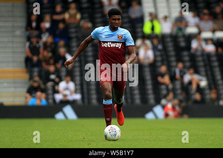 Londres, Royaume-Uni. 27 juillet, 2019. Ben Johnson de West Ham United en action. La pré-saison match amical de football, Fulham v West Ham United au Craven Cottage à Londres le samedi 27 juillet 2019. Ce droit ne peut être utilisé qu'à des fins rédactionnelles. Usage éditorial uniquement, licence requise pour un usage commercial. Aucune utilisation de pari, de jeux ou d'un seul club/ligue/dvd publications. pic par Steffan Bowen/Andrew Orchard la photographie de sport/Alamy live news Crédit : Andrew Orchard la photographie de sport/Alamy Live News Banque D'Images