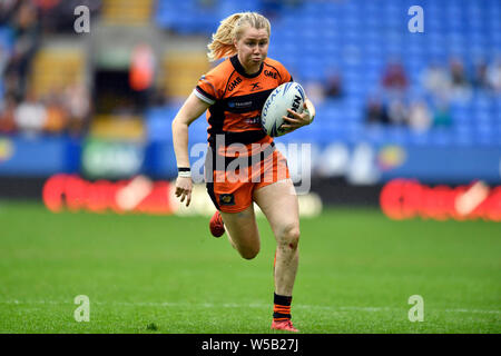 Bolton, Royaume-Uni. 27 juillet 2019, stade de l'Université de Bolton, Bolton, Angleterre ; Coral Women's Challenge Cup Rugby Castleford Tigers finale contre Leeds Rhinos ; Tara Stanley de Castleford Tigers court en avant avec la balle Plus Sport Action Crédit : Images/Alamy Live News Banque D'Images