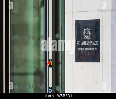 St James's Place Wealth Management Company dans la ville de Londres quartier financier. Banque D'Images