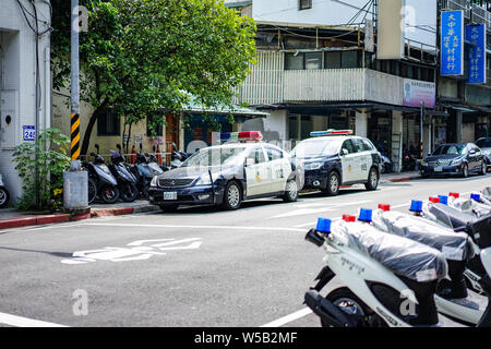 Taipei, Taiwan - 3 Oct, 2017 Taiwan : Les voitures de police et moto ont été parking à la rue près de la station de police. Ils prêt à l'emploi en devoir., Taipei, Banque D'Images