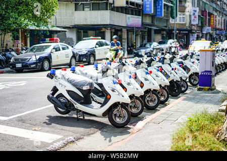 Taipei, Taiwan - 3 Oct, 2017 Taiwan : Les voitures de police et moto ont été parking à la rue près de la station de police. Ils prêt à l'emploi en devoir., Taipei, Banque D'Images