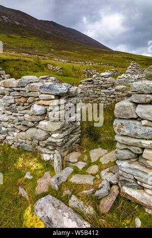 Ruines du village fantôme de Slilevemore sur Achill Island, dans le comté de Mayo Irlande Banque D'Images