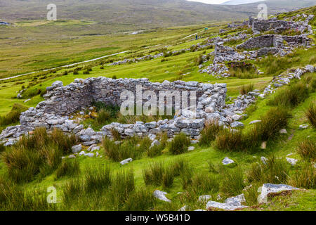 Ruines du village fantôme de Slilevemore sur Achill Island, dans le comté de Mayo Irlande Banque D'Images