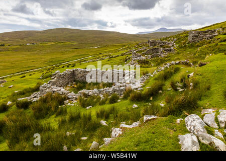 Ruines du village fantôme de Slilevemore sur Achill Island, dans le comté de Mayo Irlande Banque D'Images