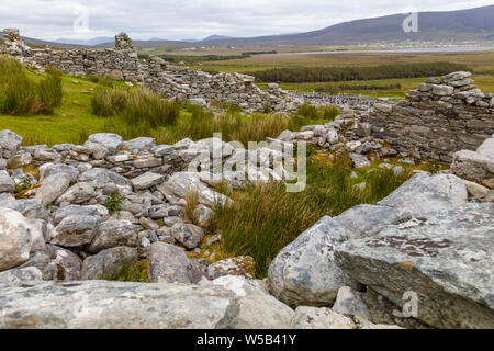 Ruines du village fantôme de Slilevemore sur Achill Island, dans le comté de Mayo Irlande Banque D'Images