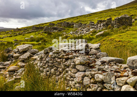 Ruines du village fantôme de Slilevemore sur Achill Island, dans le comté de Mayo Irlande Banque D'Images