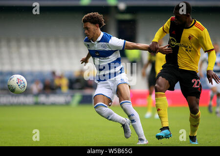 Londres, Royaume-Uni. 27 juillet, 2019. Luke Amos de Queens Park Rangers (à gauche) durant la pré-saison match amical de football, Queens Park Rangers v Watford à Loftus Road Stadium à Londres le samedi 27 juillet 2019. Ce droit ne peut être utilisé qu'à des fins rédactionnelles. Usage éditorial uniquement, licence requise pour un usage commercial. Aucune utilisation de pari, de jeux ou d'un seul club/ligue/dvd publications. Photos par Tom Smeeth/Andrew Orchard la photographie de sport/Alamy live news Crédit : Andrew Orchard la photographie de sport/Alamy Live News Banque D'Images