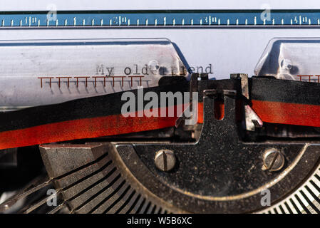 Machine à écrire avec une feuille et le texte mon vieil ami Banque D'Images
