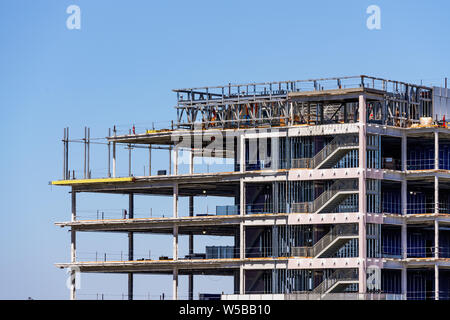 Détail de l'édifice en construction avec cadre en acier visible Banque D'Images