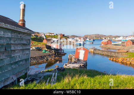 Bateaux et cabanes dans le port d'agriculteurs près de bras Jenkins Cove, Terre-Neuve, Canada Banque D'Images