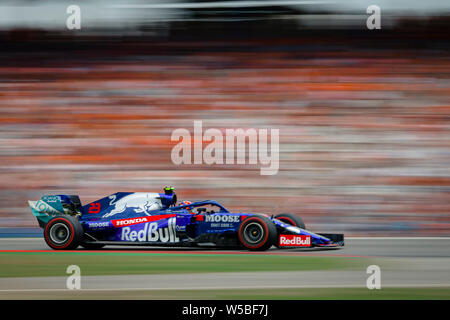 La Scuderia Toro Rosso pilote thaïlandais Alexander Albon fait concurrence au cours de la troisième session d'essais de la German Grand Prix de F1. Banque D'Images