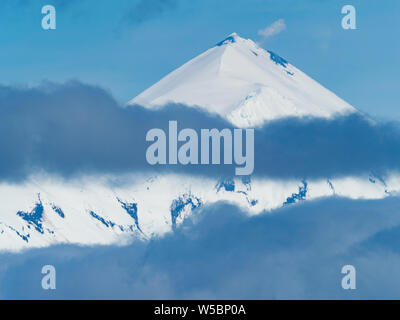 Une vue de Pavlof Peninsual volcan de l'Alaska et l'anneau de feu, USA Banque D'Images