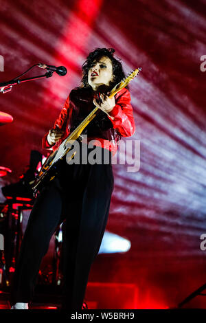 Charlton Park, Malmesbury, Wiltshire, Royaume-Uni. 27 juillet, 2019. Anna Calvi joue sur la scène Open Air Festival WOMAD (World of Music Arts and Dance) le samedi 27 juillet 2019 à Charlton Park, Malmesbury. . Photo par Julie Edwards. Banque D'Images