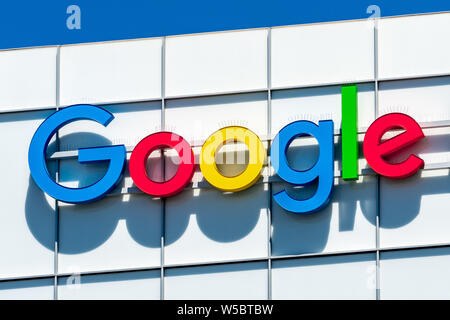 19 juillet 2019 Sunnyvale / CA / USA - logo Google affichée à l'un de leurs immeubles de bureaux dans Silicon Valley, South San Francisco bay area Banque D'Images