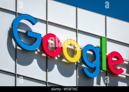 19 juillet 2019 Sunnyvale / CA / USA - logo Google affichée à l'un de leurs immeubles de bureaux dans Silicon Valley, South San Francisco bay area Banque D'Images