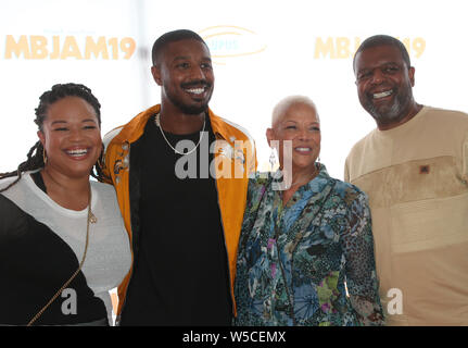 Le 27 juillet 2019, Hollywood, CA, USA : 27 juillet 2019 - Hollywood, Californie - Jamila Jordan, Michael B. Jordan, Donna Jordan, Michael A. Jordan. Michael B. Jordan et Lupus LA PRÉSENTE 3e MBJAM19 tenue à Dave & Busters. Crédit photo : FSadou/AdMedia (crédit Image : © F Sadou/AdMedia via Zuma sur le fil) Banque D'Images