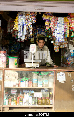 Commerçant en épicerie Banque D'Images