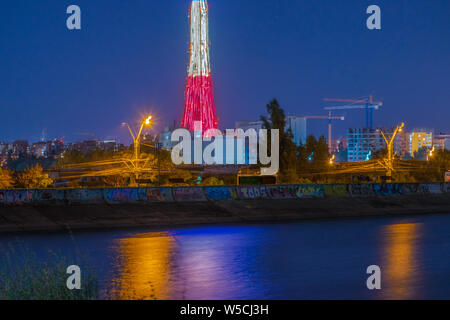 Paysage urbain à Bucarest, Roumanie au lac Morii (Lacul Morii) avec quelques graffitis sur les murs dans la distance Banque D'Images